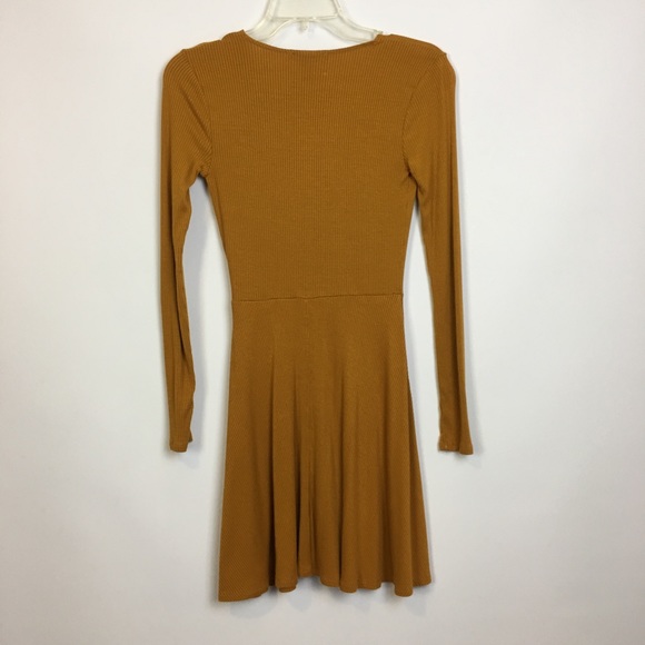 Forever 21 Mustard Wrap Dress Size Small - Picture 4 of 4